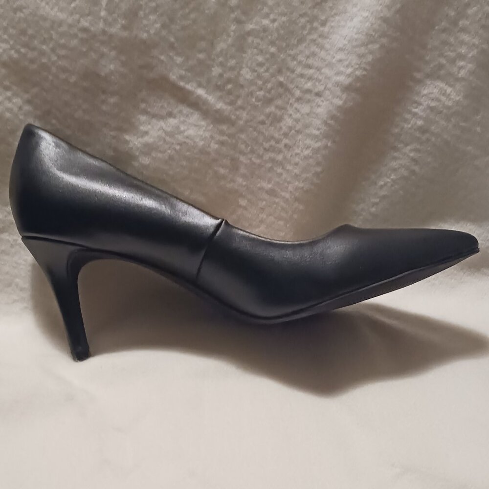 Classic Crown & Ivy 3 Inch Black Pump